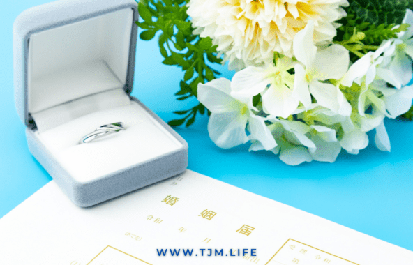 フィアンセビザ申請のために書類を準備する女性と国際結婚の悩み