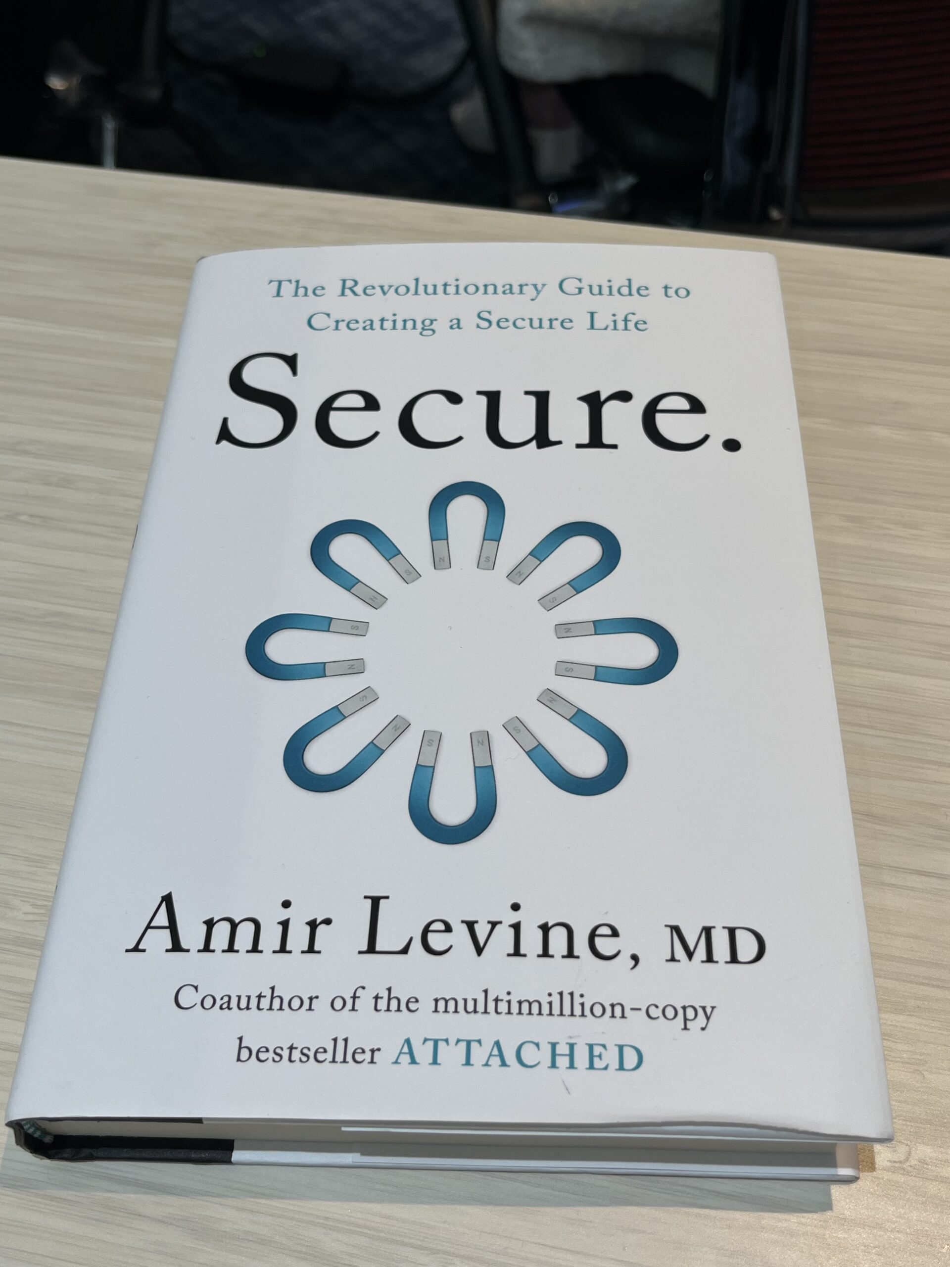 「Secure」Dr. Amir Levine先生の新刊書